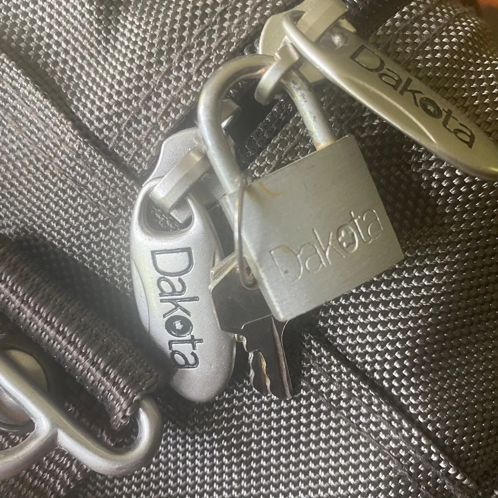 Dakota Metro luggage East West 16